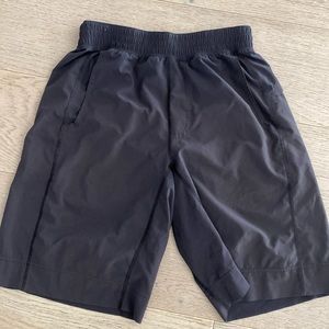 Lululemon men’s elastic shorts with pockets